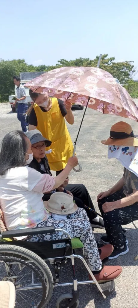日光浴でリフレッシュ かなやまの里デイサービス